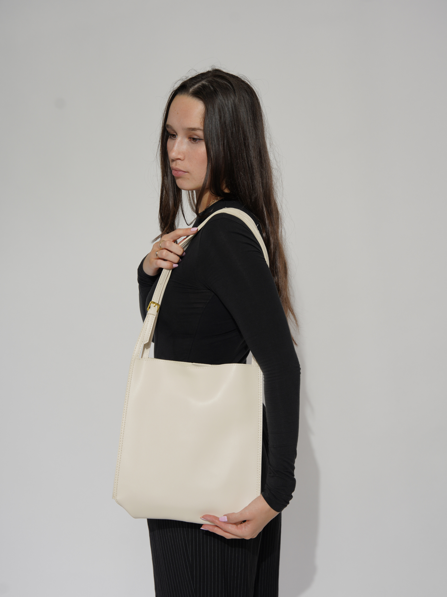 KHELA™ | MINIMALISTISCHE UMHÄNGETASCHE