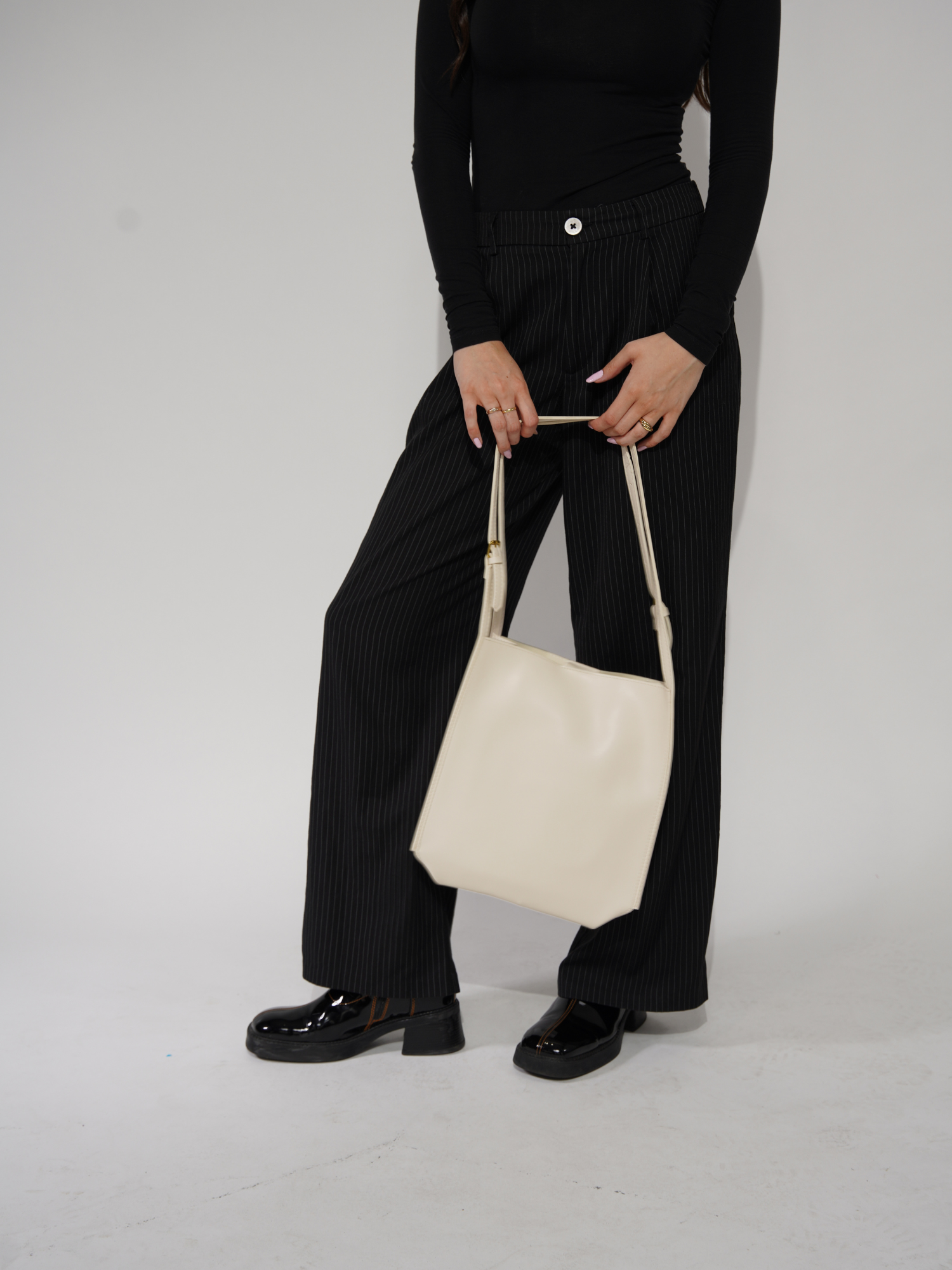 KHELA™ | MINIMALISTISCHE UMHÄNGETASCHE