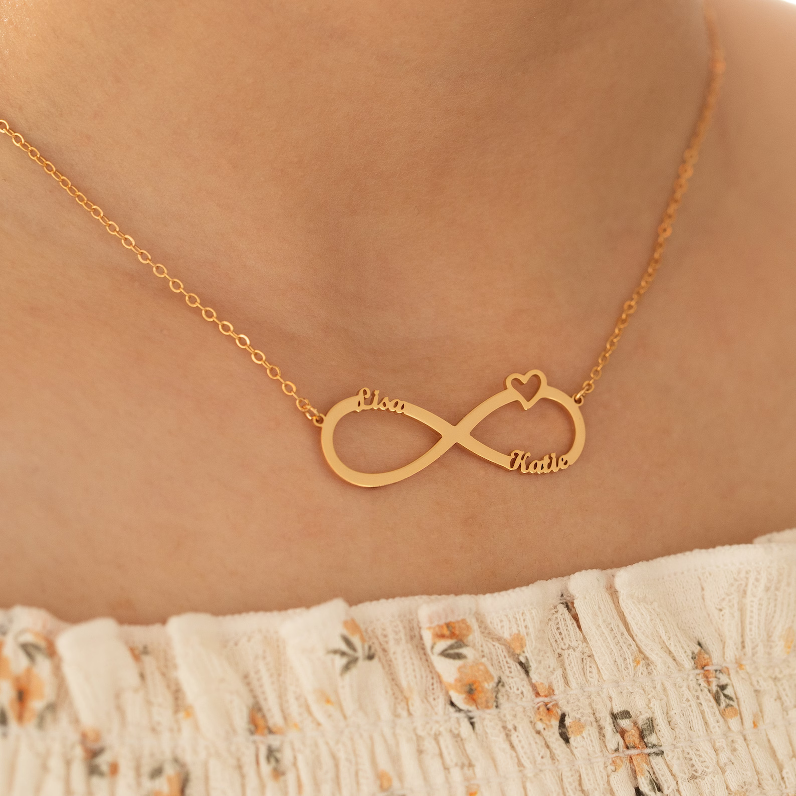 Evelora - Personalisierte Infinity-Namenskette