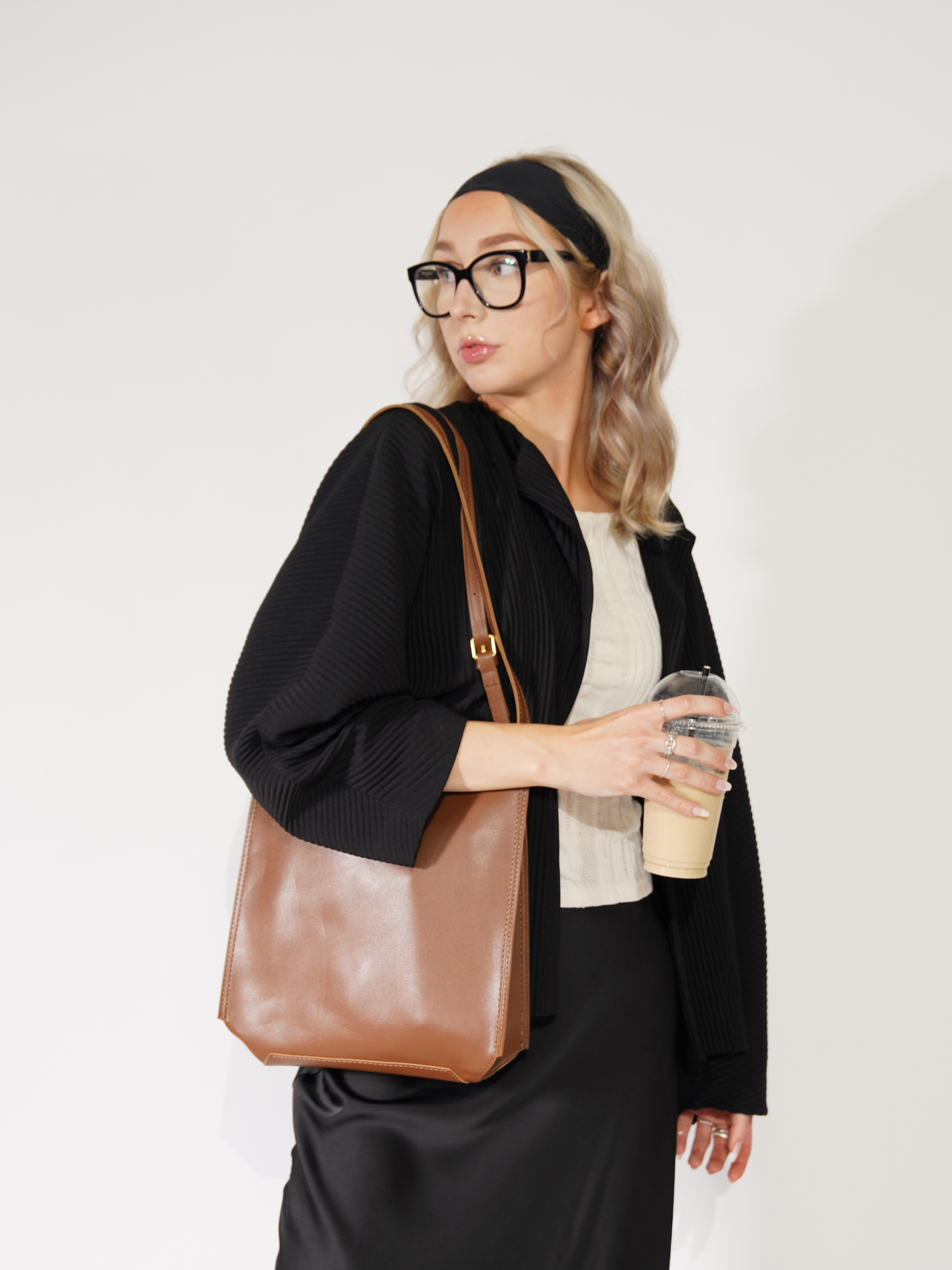 KHELA™ | MINIMALISTISCHE UMHÄNGETASCHE