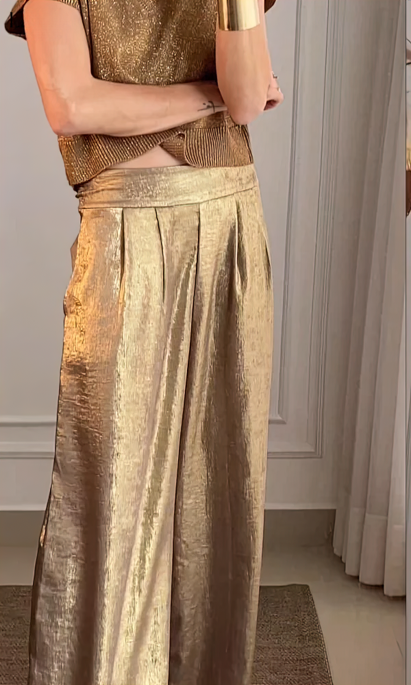 Elegantes goldenes Set für Damen