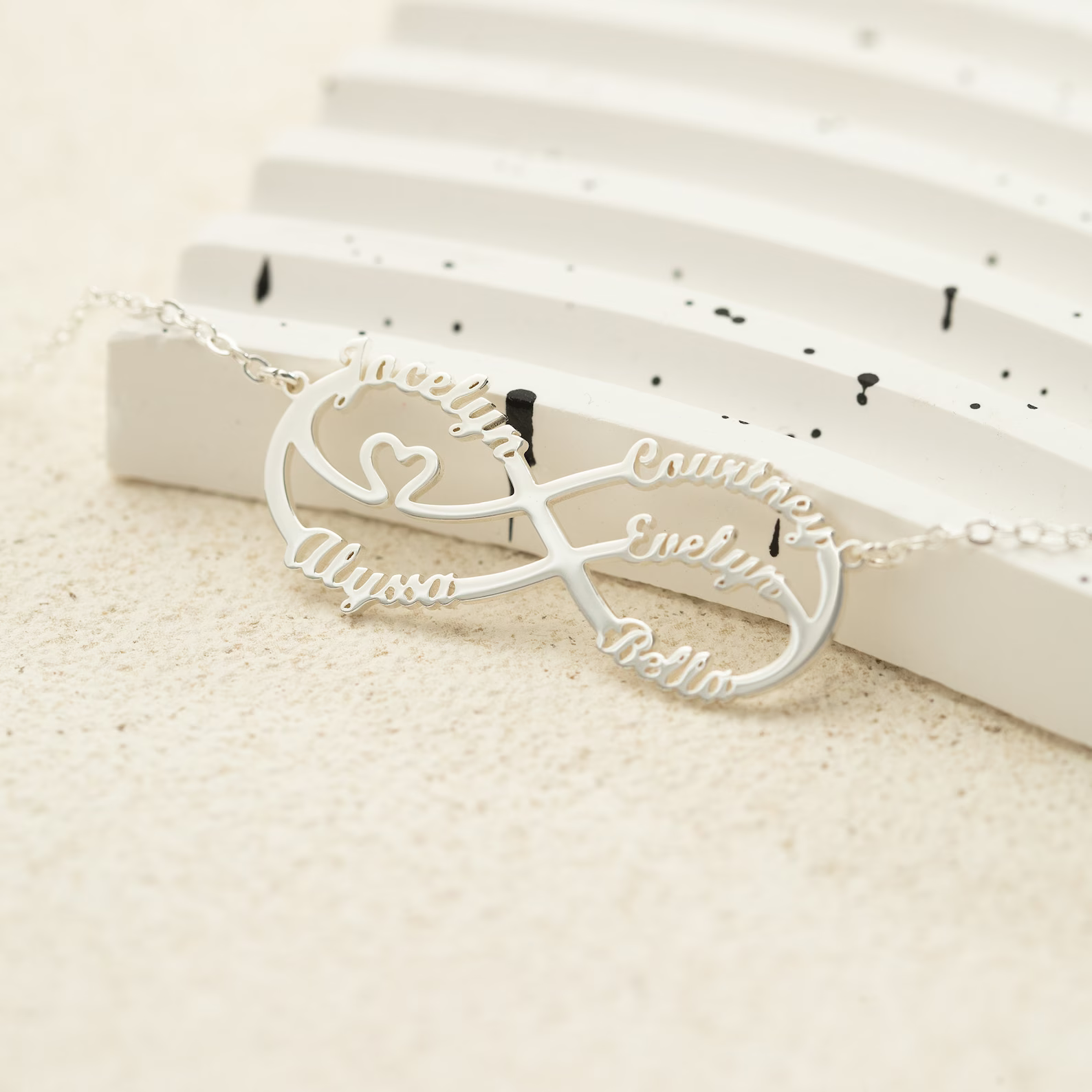 Evelora - Personalisierte Infinity-Namenskette