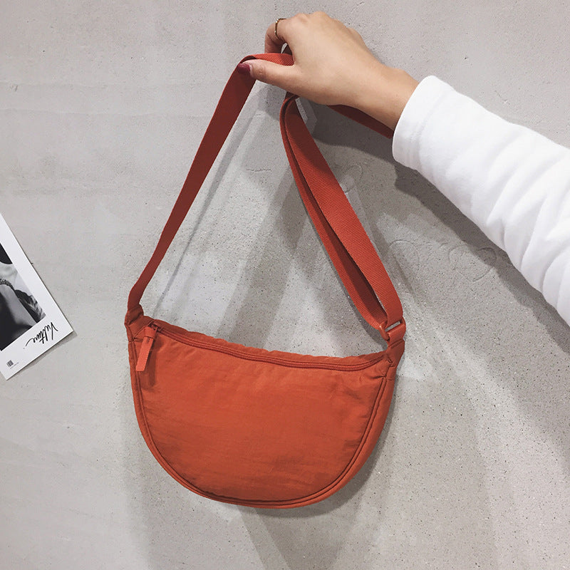 Yola | Halbmondförmige Tasche