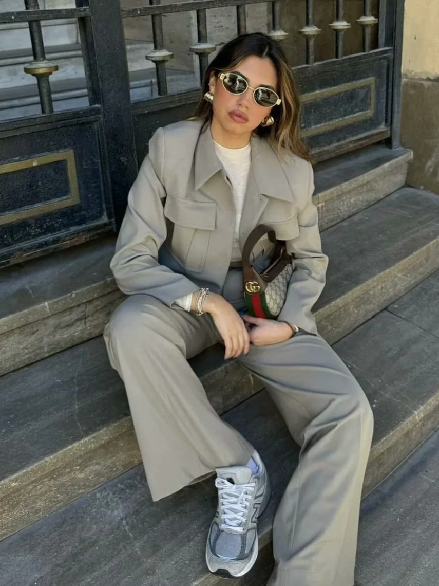 Nydia - Modischer Mantel und gerade Hose als Set