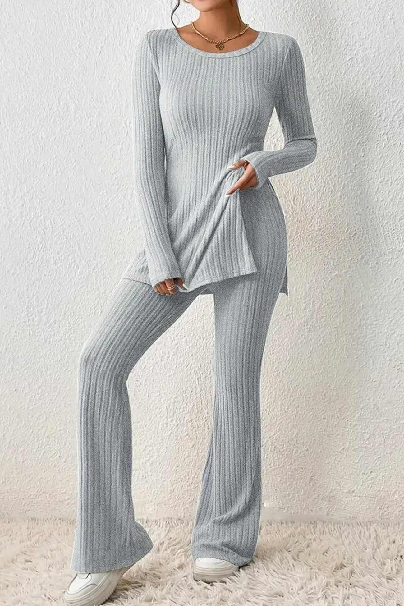 Modisches Damen-Set mit Rippenstrick-Oberteil und Schlaghose - bequem und elegant