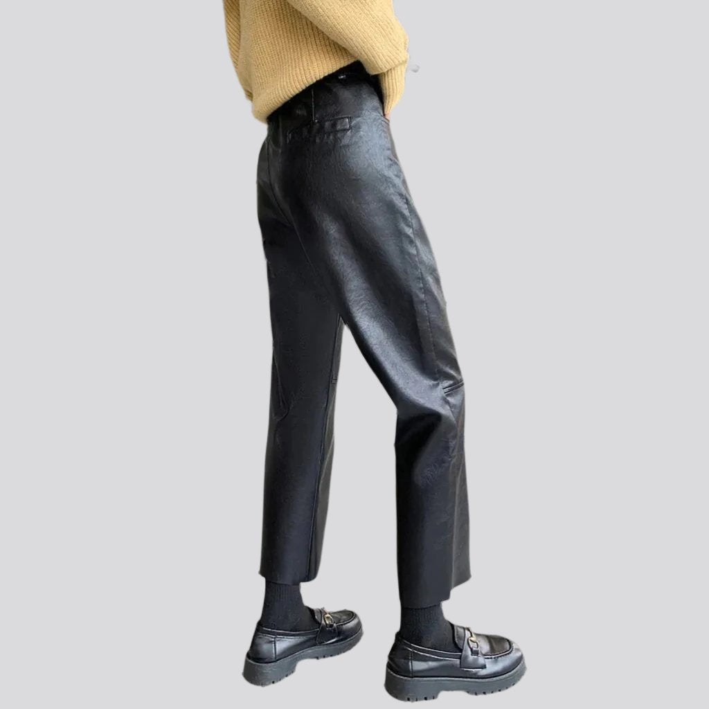 Weit geschnittene hose im lederlook für damen