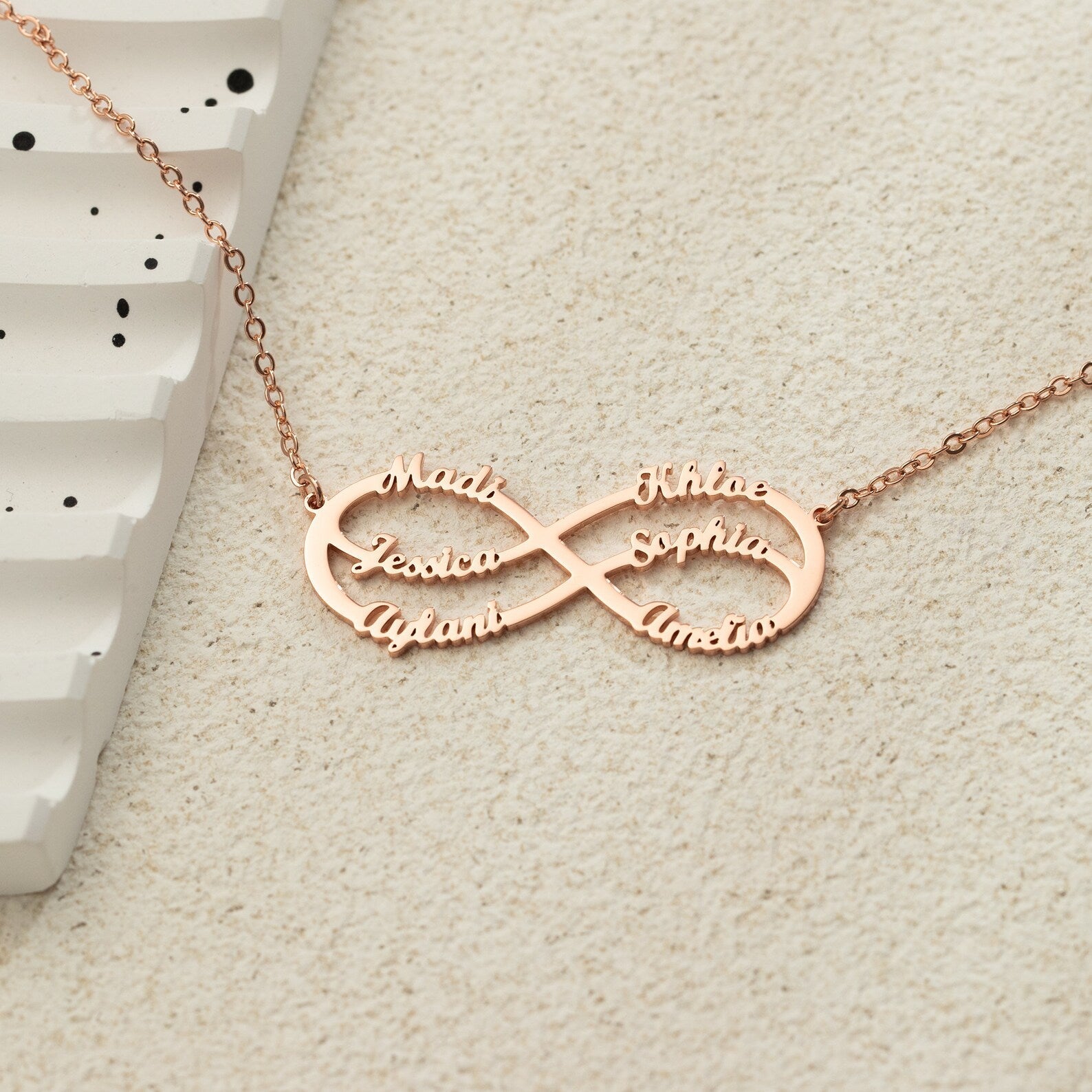 Evelora - Personalisierte Infinity-Namenskette
