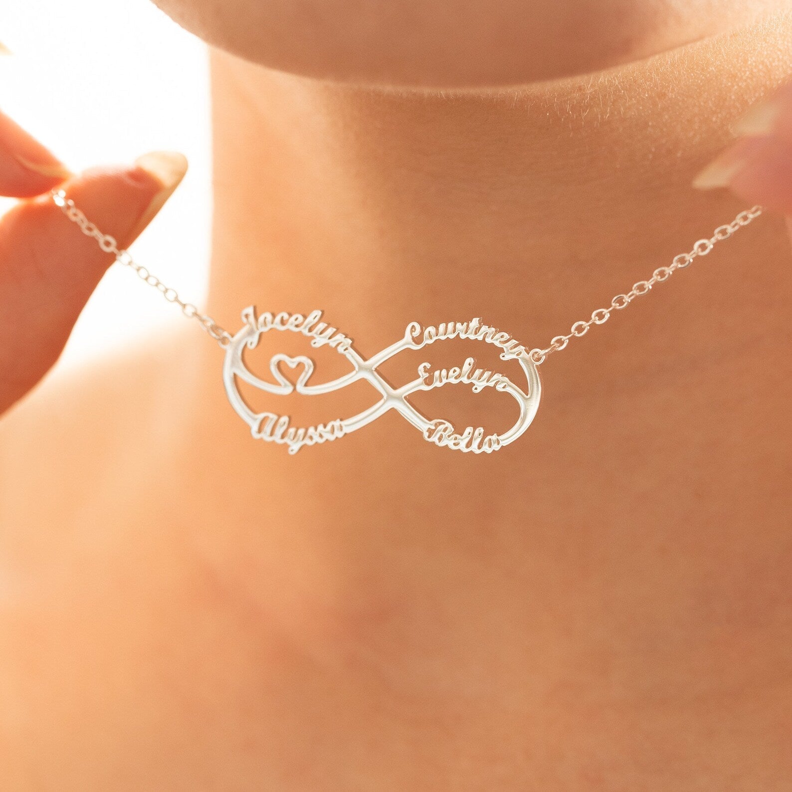 Evelora - Personalisierte Infinity-Namenskette