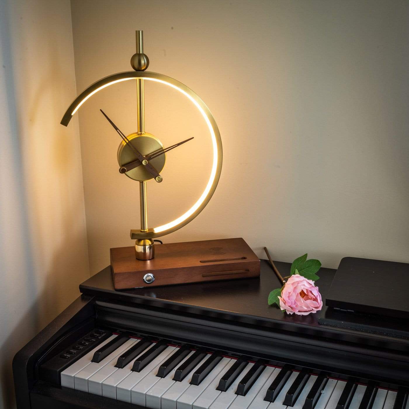 ZenClock | Multifunktionale Tischlampe mit Uhr und Ladefunktion