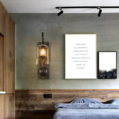 WoodlandFlame | Antike Holz-Wandleuchte