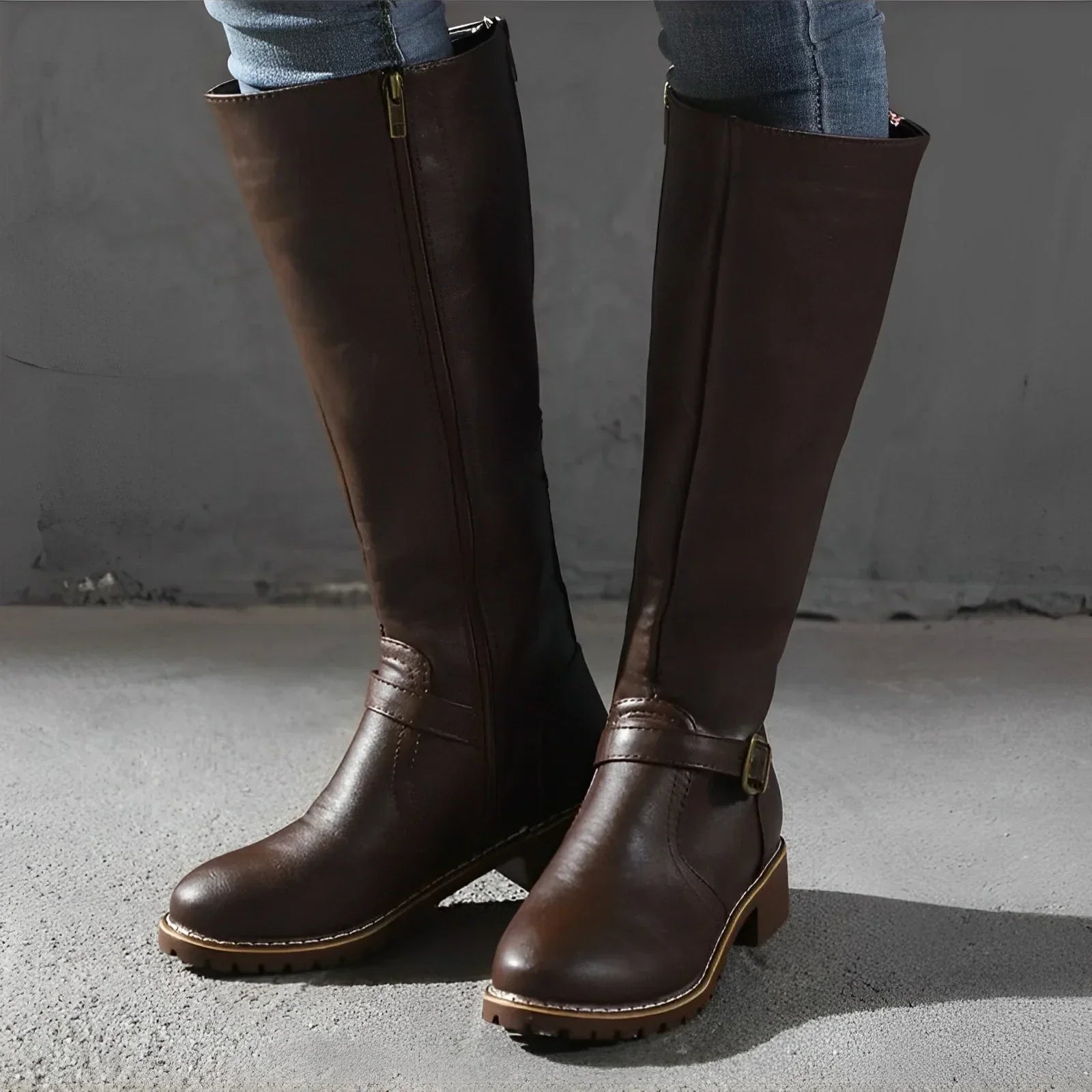 Tori Stylische Langschaftstiefel mit Metallakzent