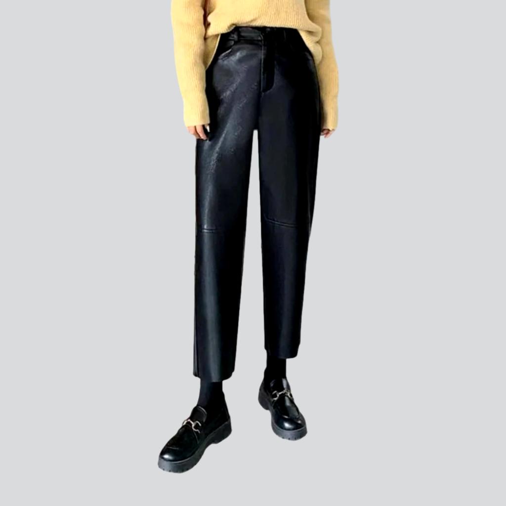 Weit geschnittene hose im lederlook für damen