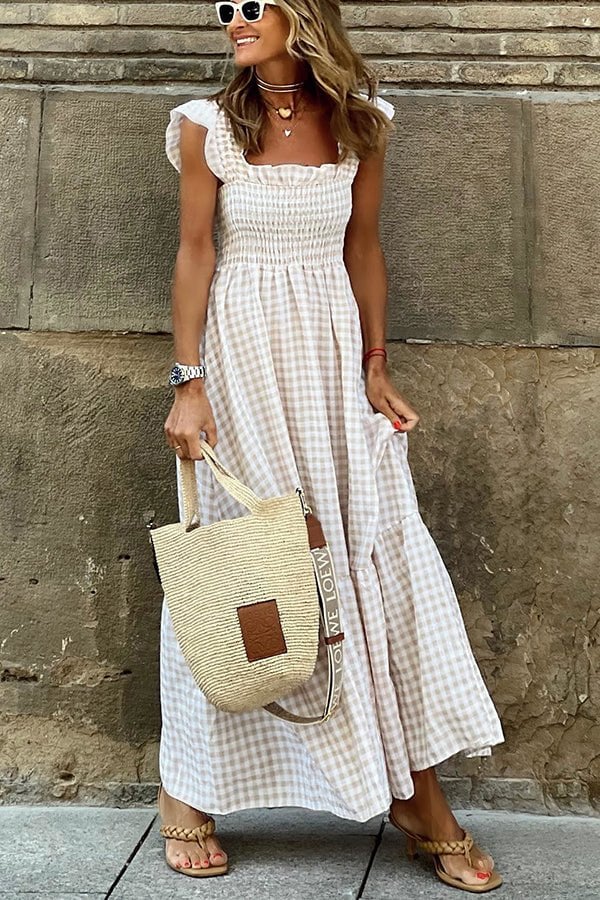 Sommerliches Gingham-Maxi-Kleid mit Rüschenärmeln und gesmoktem Oberteil