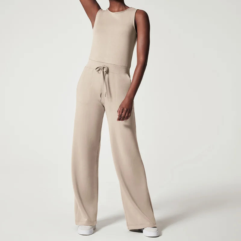 Schicker Jumpsuit mit Taillenbund und weitem Bein - ideal für Freizeit und Streetwear