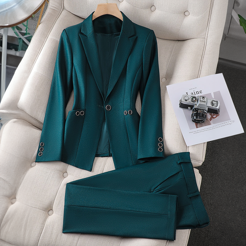 Anežka - Blazer-Set für Damen: Elegant & Modern