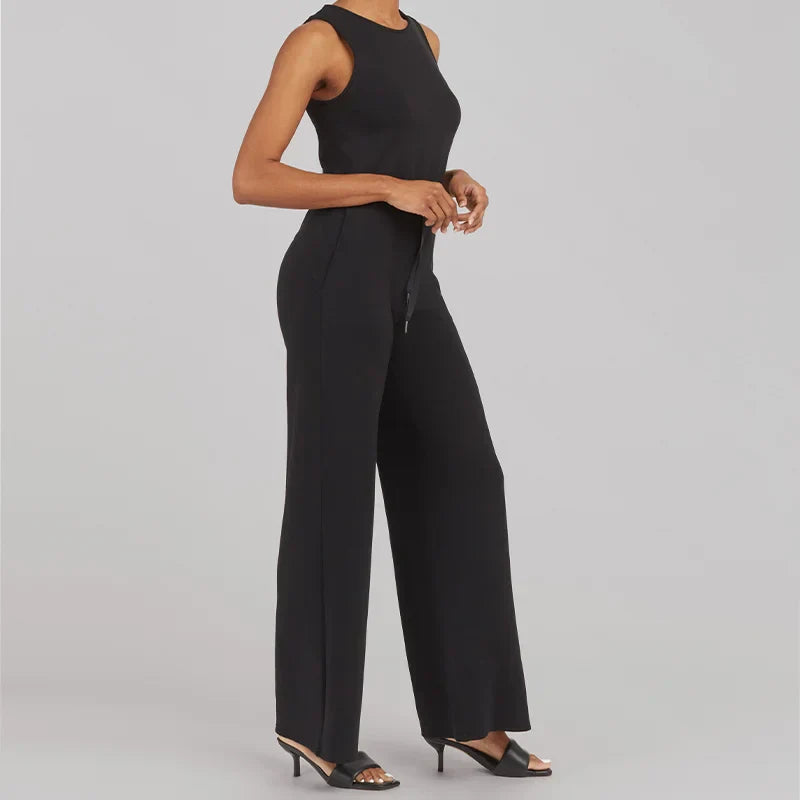 Schicker Jumpsuit mit Taillenbund und weitem Bein - ideal für Freizeit und Streetwear