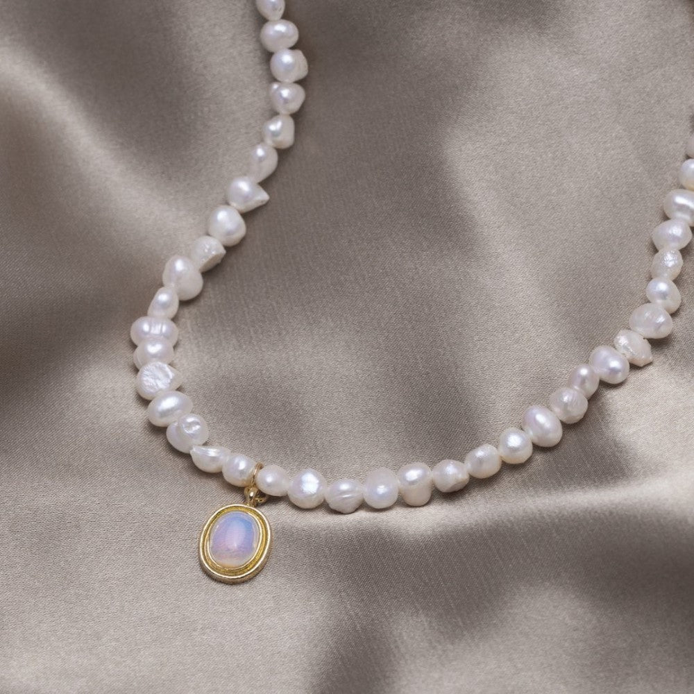 Poppea - Weißer Opal-Cluster Perlen-Choker