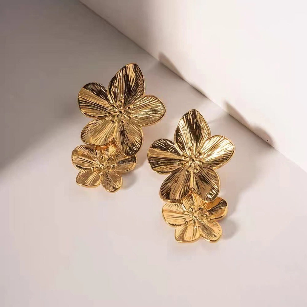 Alva - Vintage Ohrstecker mit doppelten Blumenblättern